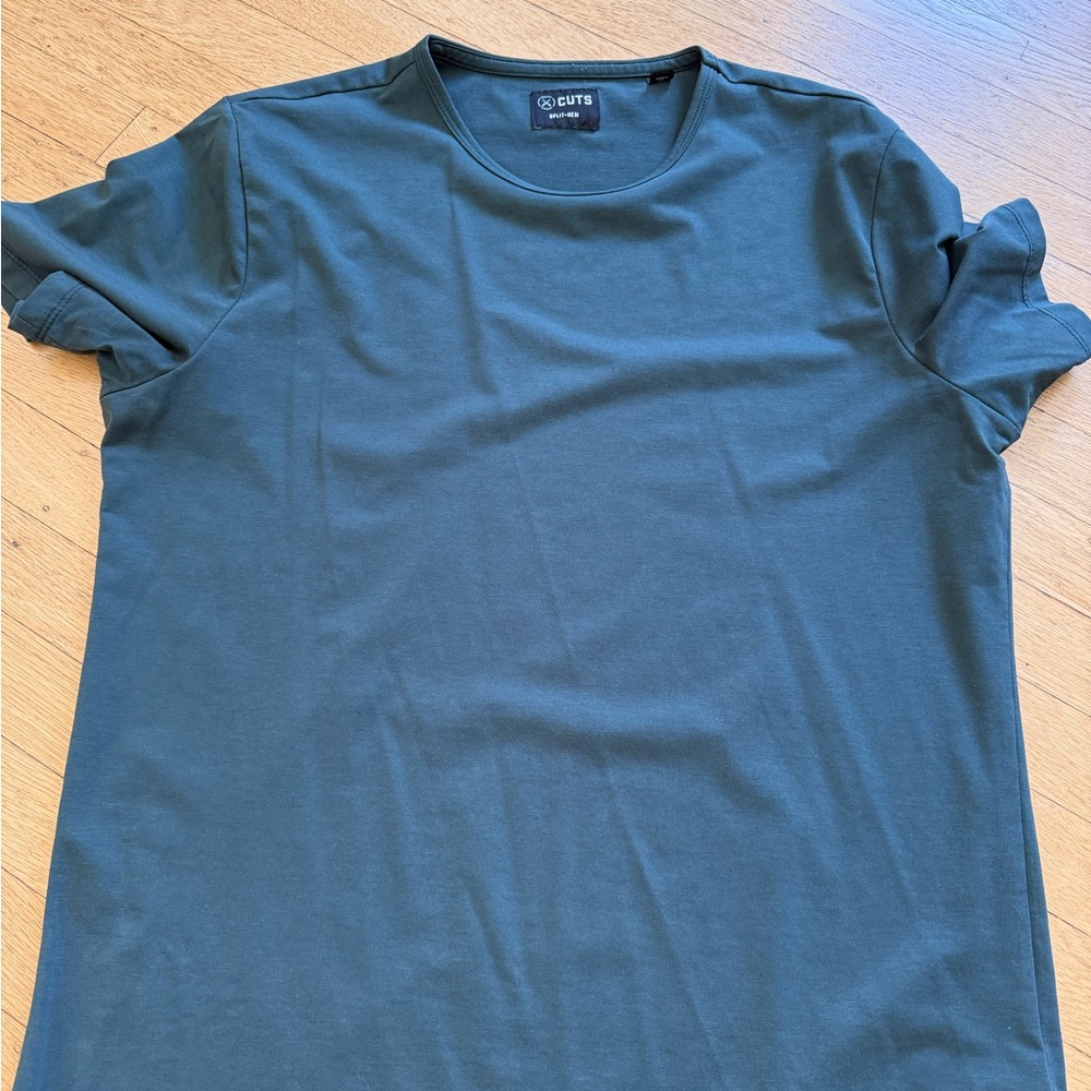 Cuts Clothing Split-Hem Tee